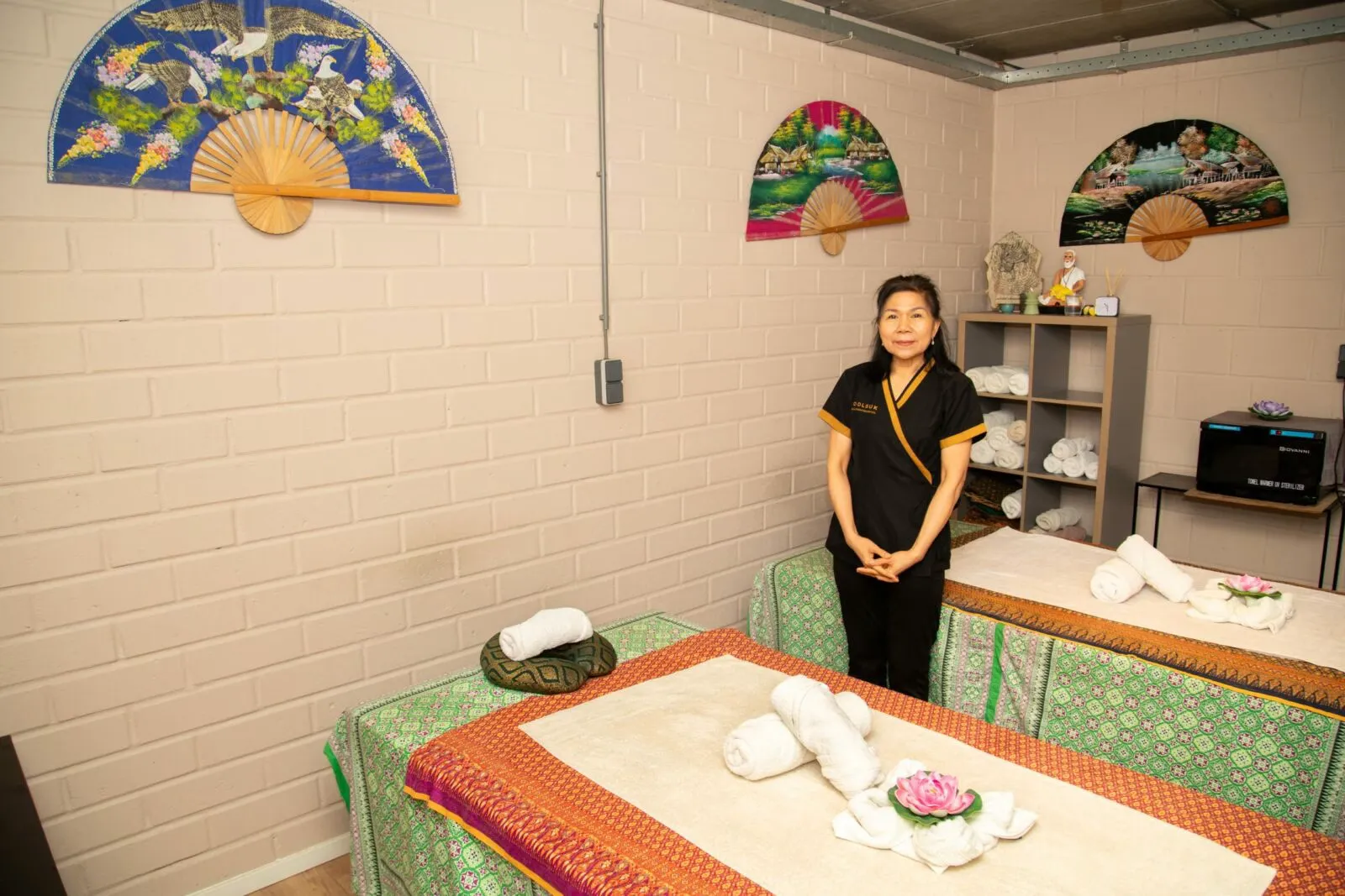 Tunchanok Rodvinit in de behandelruimte van Poolsuk Massage