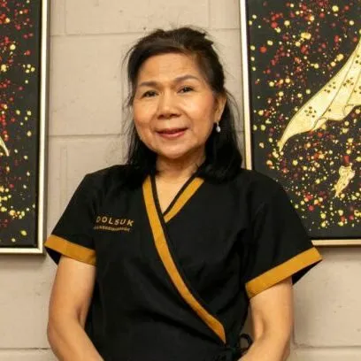 Portret van Tunchanok Rodvinit, oprichter van Poolsuk Massage
